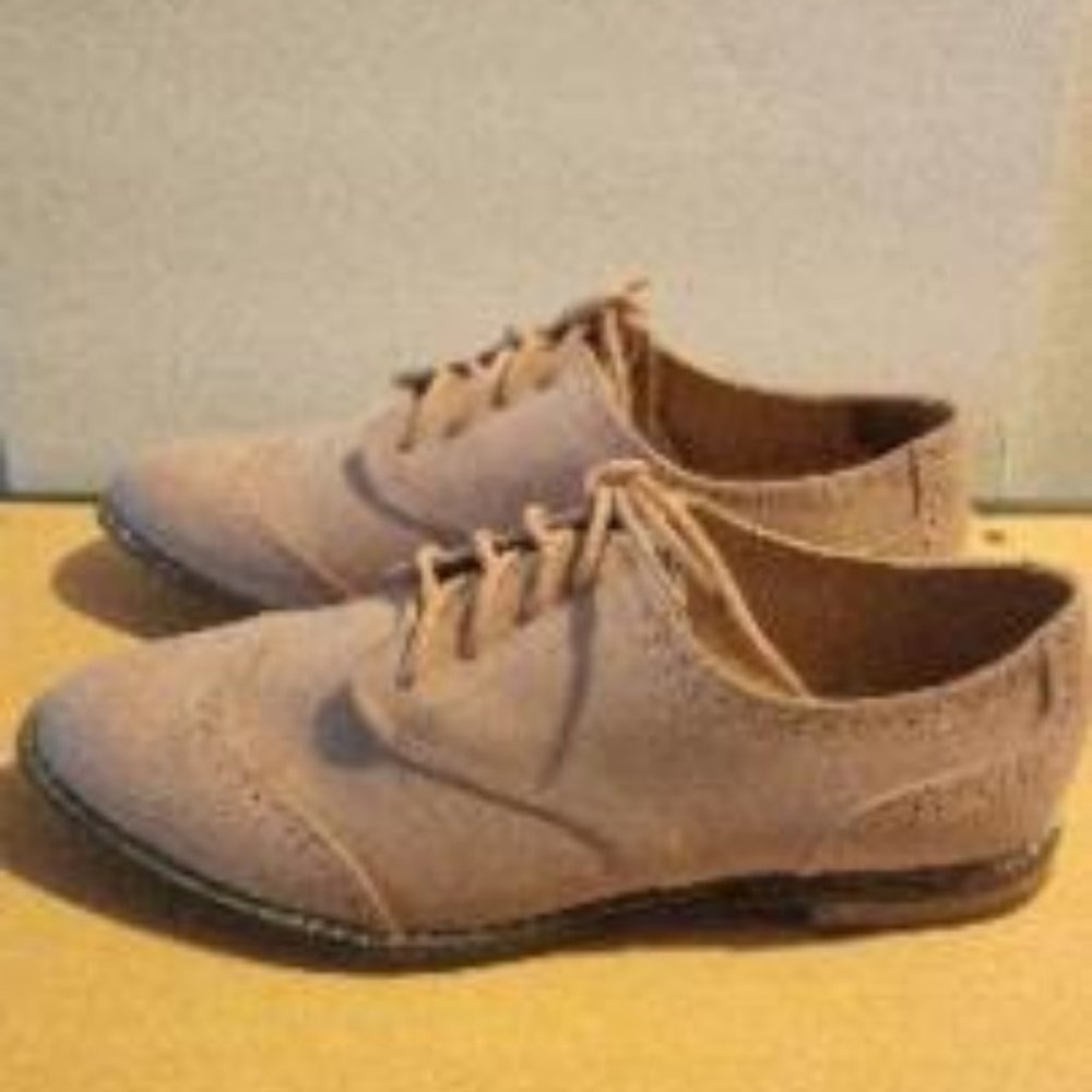 Shoes - Picture 4 of 6